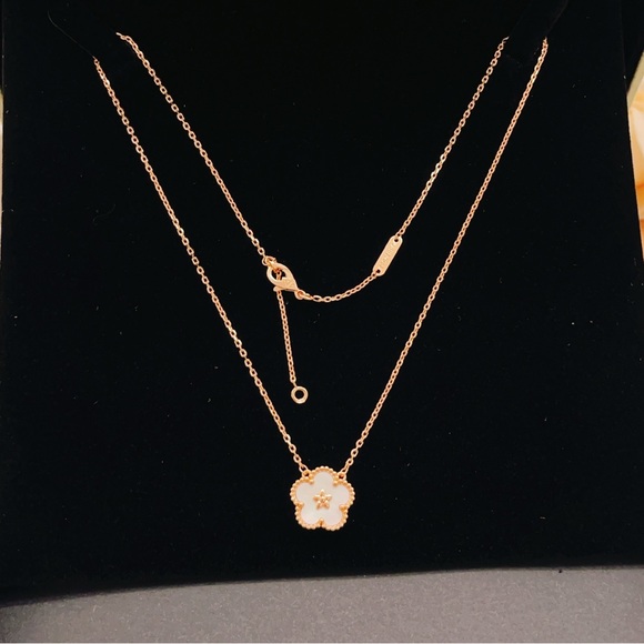 100% authentic Van Cleef & Arpels necklaces. - Picture 4 of 5